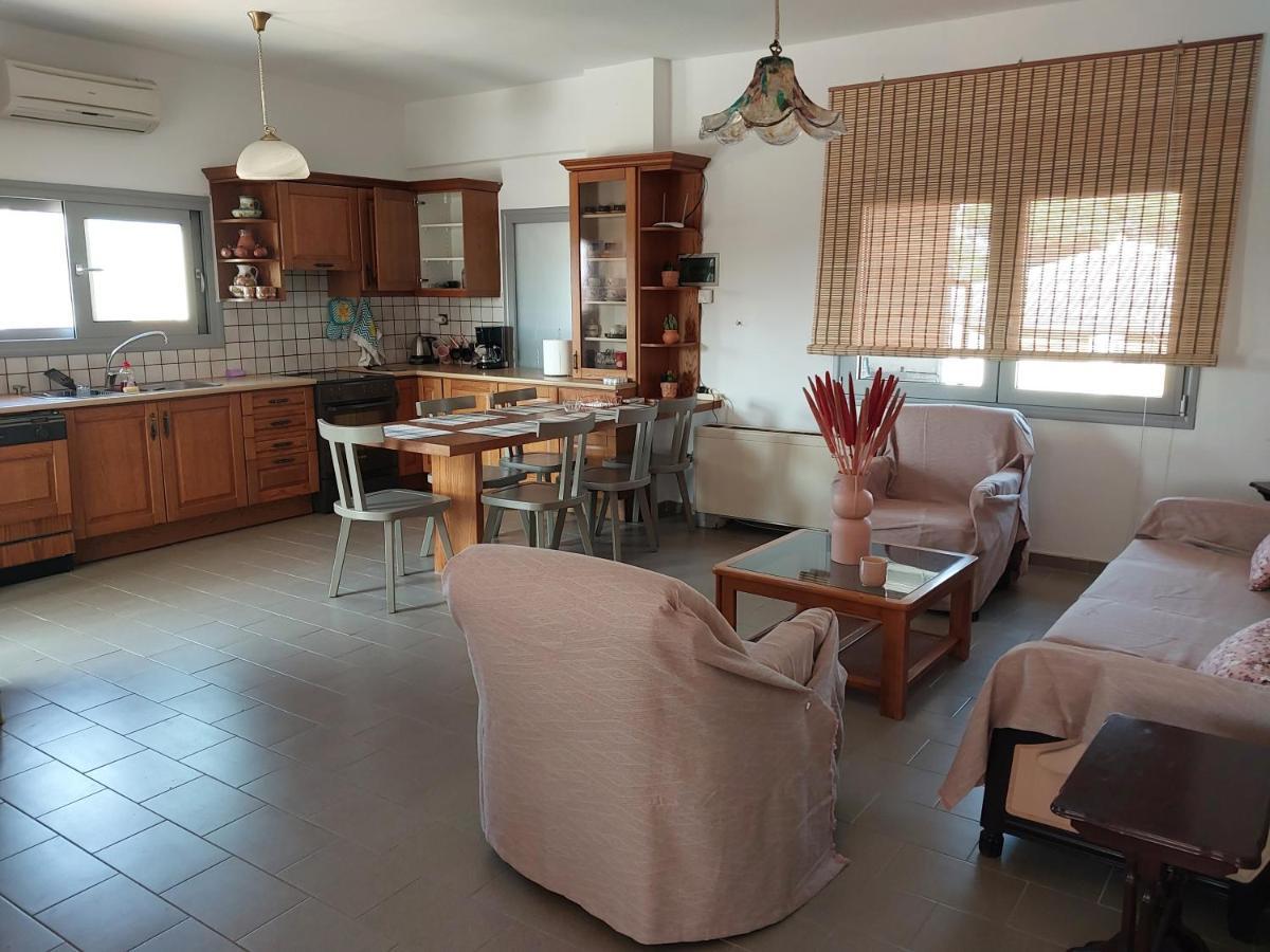 Passatempo Casa - 3 Bedroom Apartment Close To The Swimming Pool Gerani  Екстериор снимка